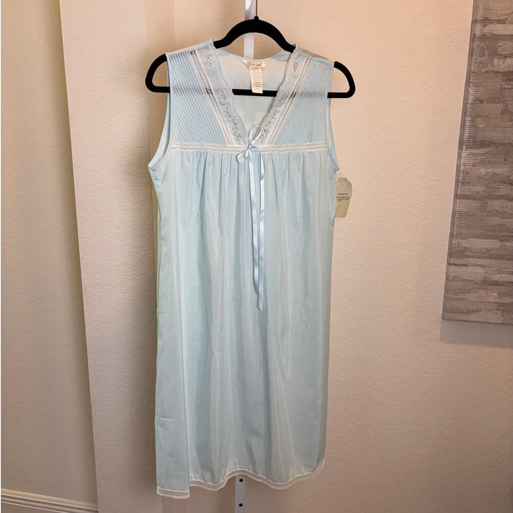 Barbizon Womens Blue Embroidered Vintage Nightgown Nightie Petite Small NWT